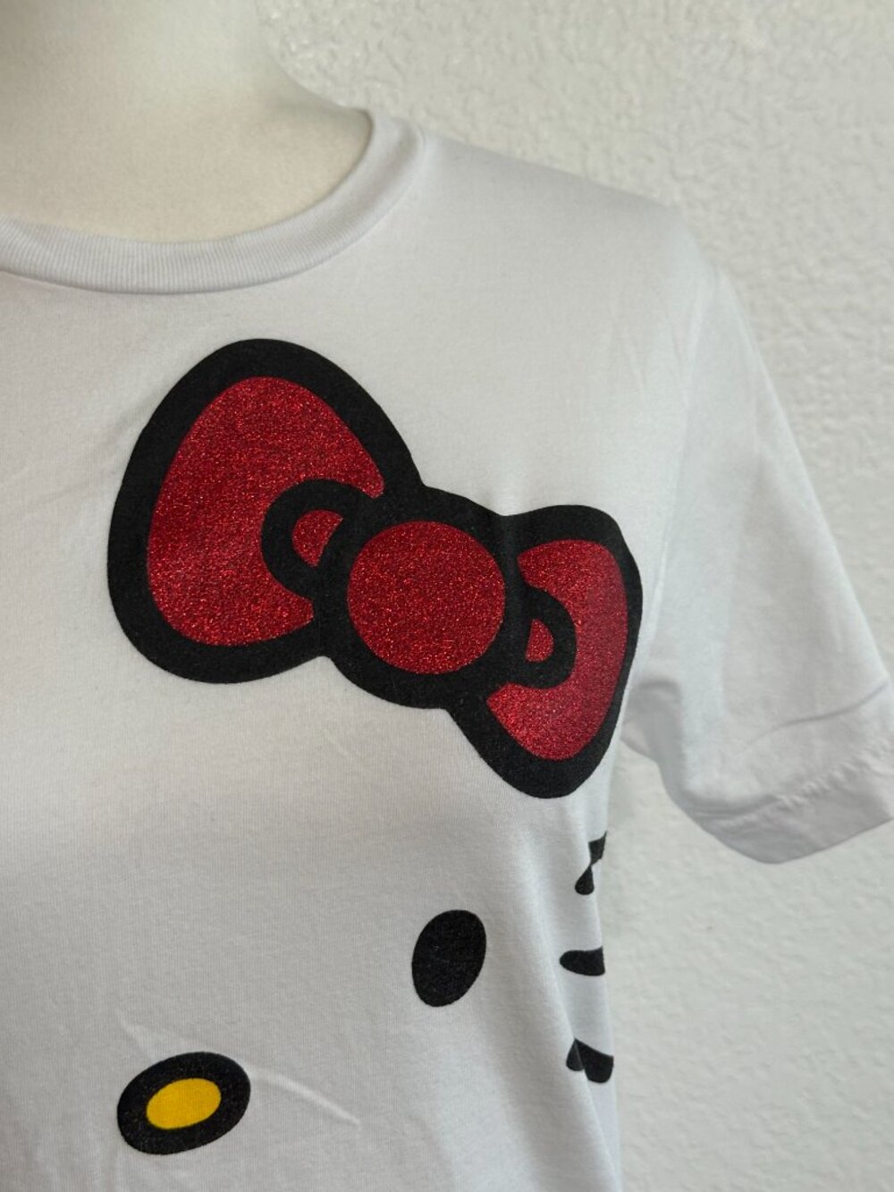 Hello Kitty White Graphic Tee Size Large Kids Sanrio Universal Studios Cute Bow - Picture 4 of 7